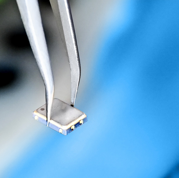 IQD Tweezer image square IQD Tweezer image square